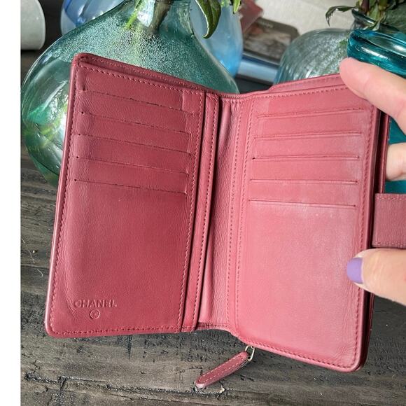 Chanel CC French Lambskin Wallet in a rare raspberry color COA Authentic - Picture 3 of 11
